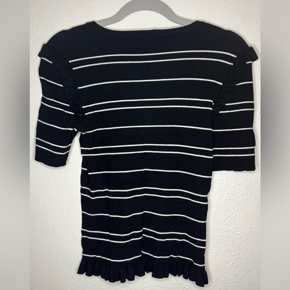 🖤 Laundry by Shelli Segal Ruffle Sleeve Striped Knit Top – Size M 🖤 - Picture 5 of 5